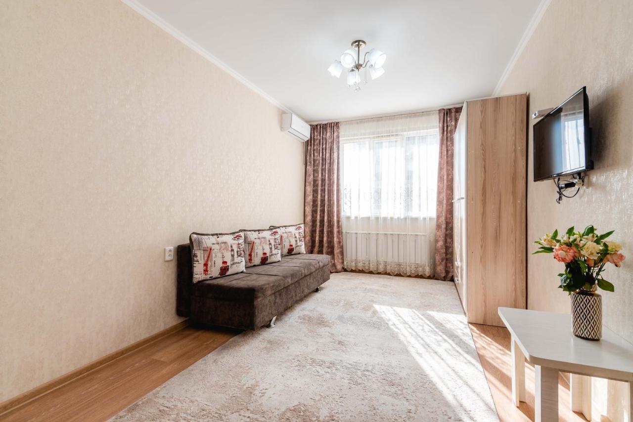 Akvarel Apartment Near Adk Alma-Ata Buitenkant foto