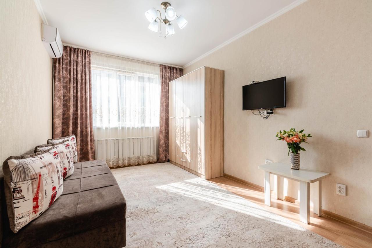 Akvarel Apartment Near Adk Alma-Ata Buitenkant foto