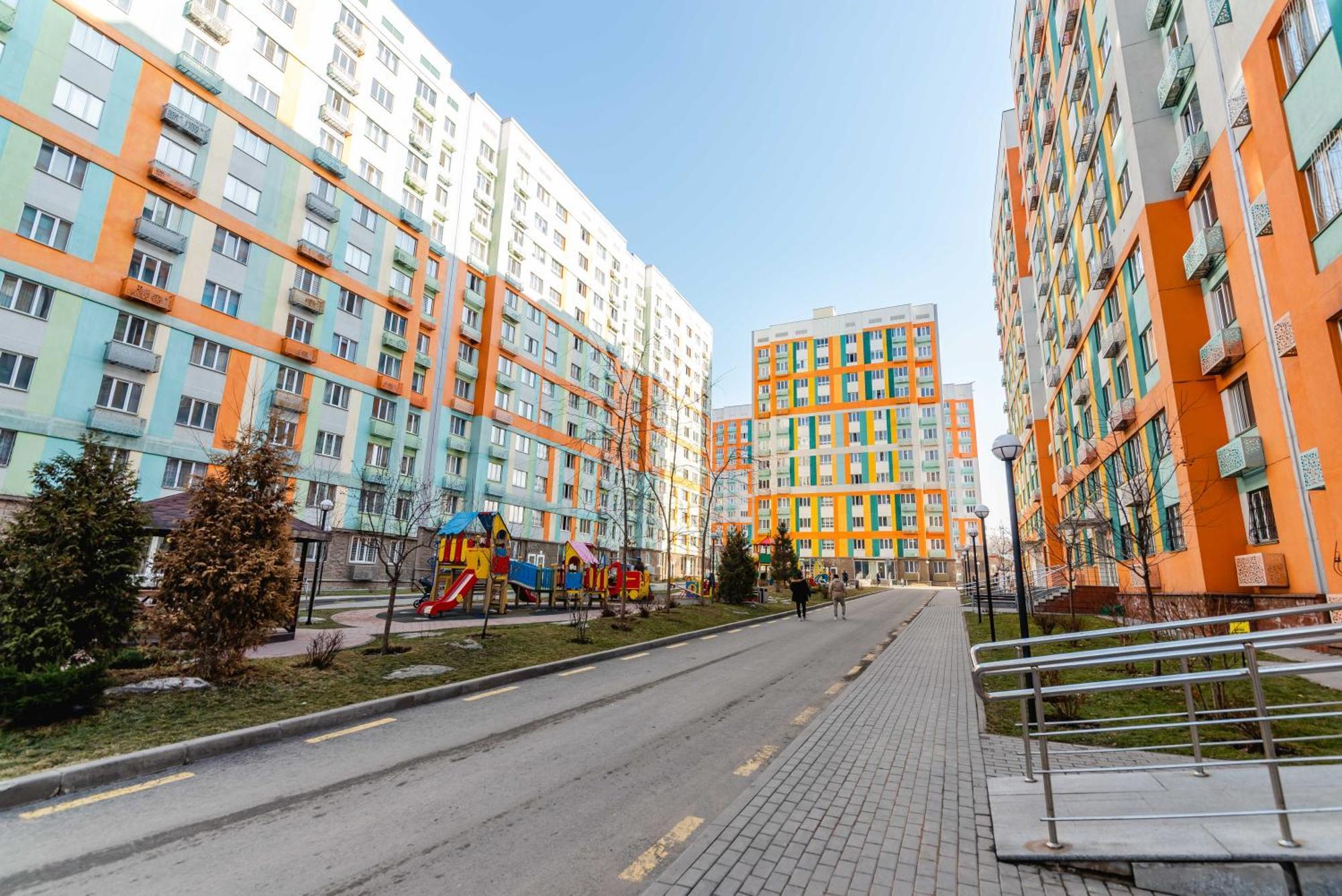 Akvarel Apartment Near Adk Alma-Ata Buitenkant foto
